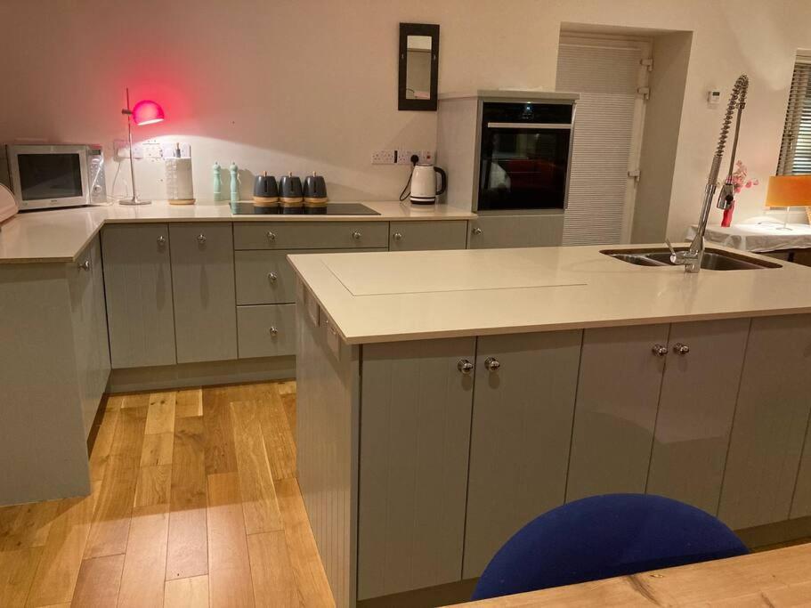 2 Quay Road, Killala. Stunning Sea Front Cottage Экстерьер фото