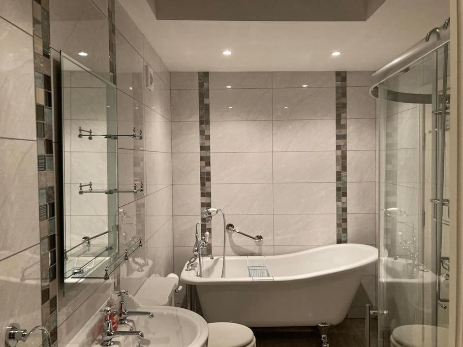 2 Quay Road, Killala. Stunning Sea Front Cottage Экстерьер фото
